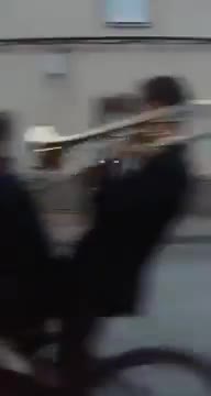 Trumpet scooter