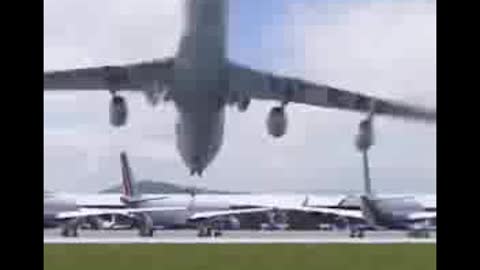 You will not believe what happens with this airplane , Funny accident .