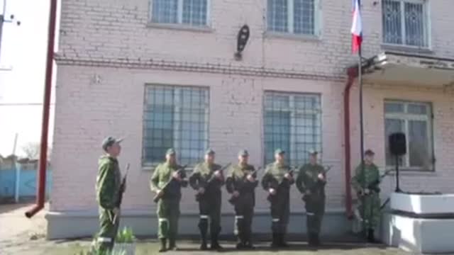 The Russian flag was raised over the building of the commandant's office in Kamenka-Dneprovskaya