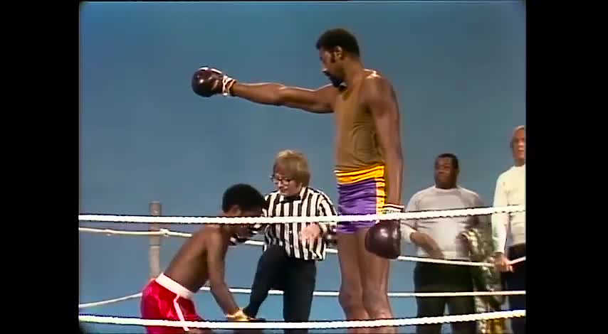 Sammy Davis Jr. vs. Wilt Chamberlain - Rowan & Martin's Laugh-In - George Schlatter