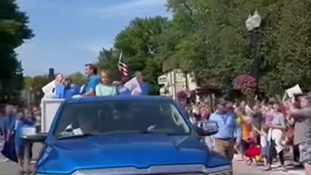 Mike Lindell spent his weekend passing out free pillows!