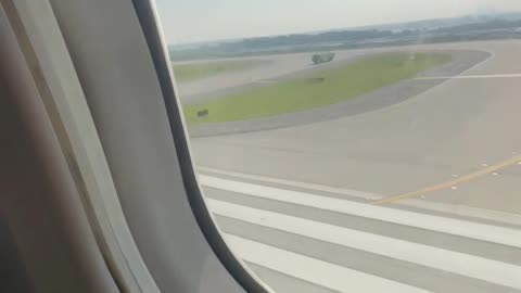 Passenger films emergency landing of Delta flight at CLT Airport