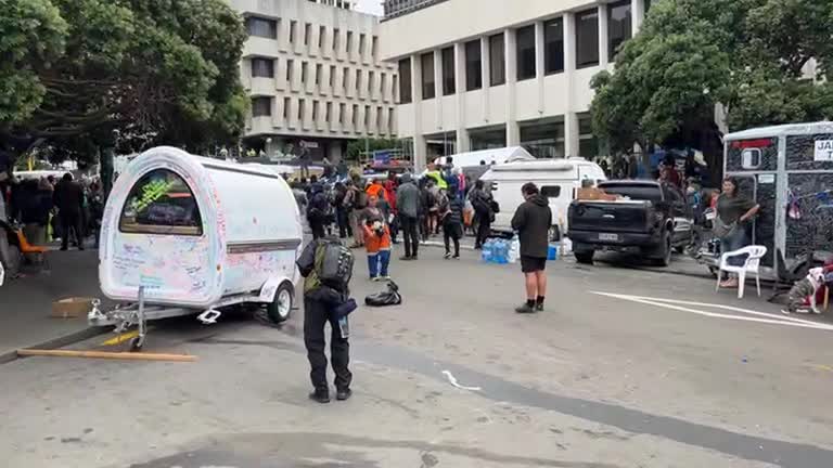 Wellington Protest 2/3/2022: Anti-Mandate Protestors interacting with New Zealand Police.