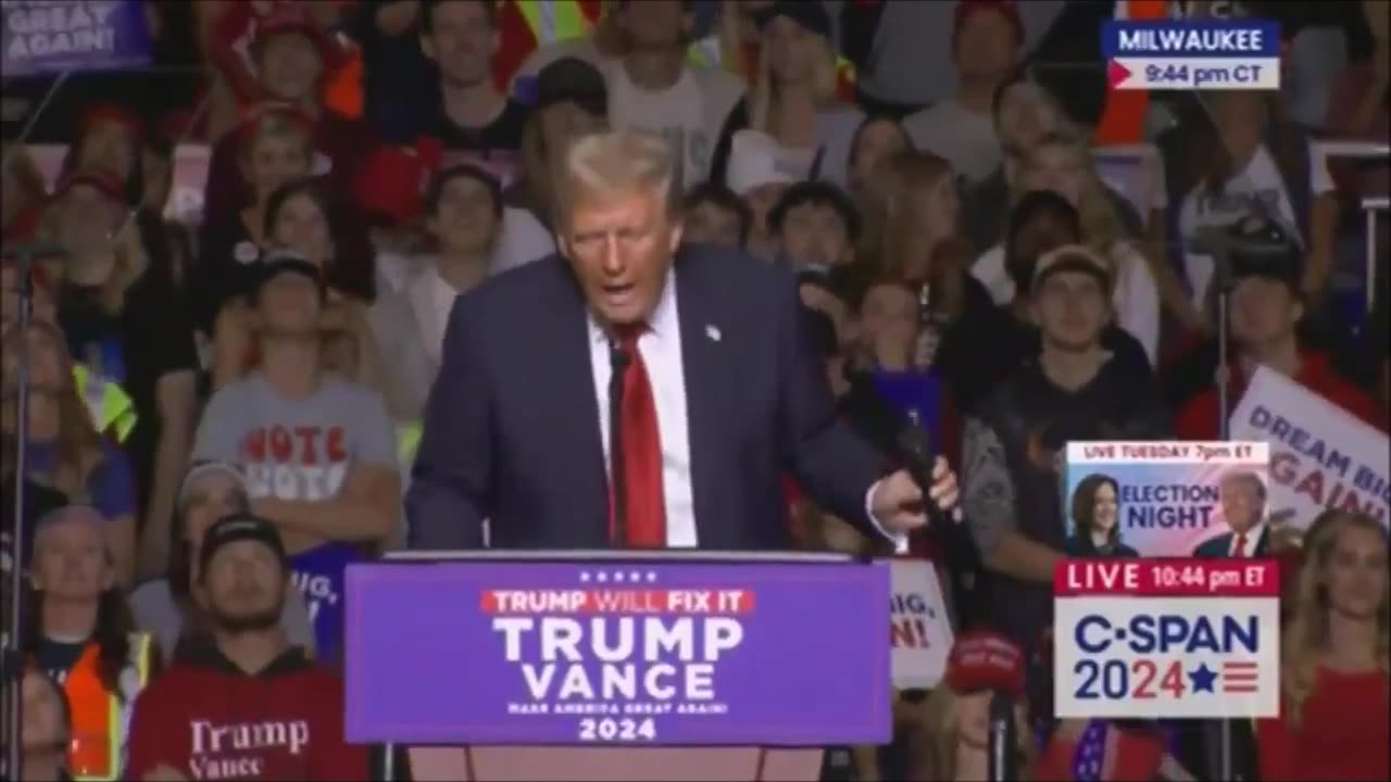 Trump gives Oral to the Mic
