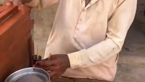 Desi man making desi kulfi