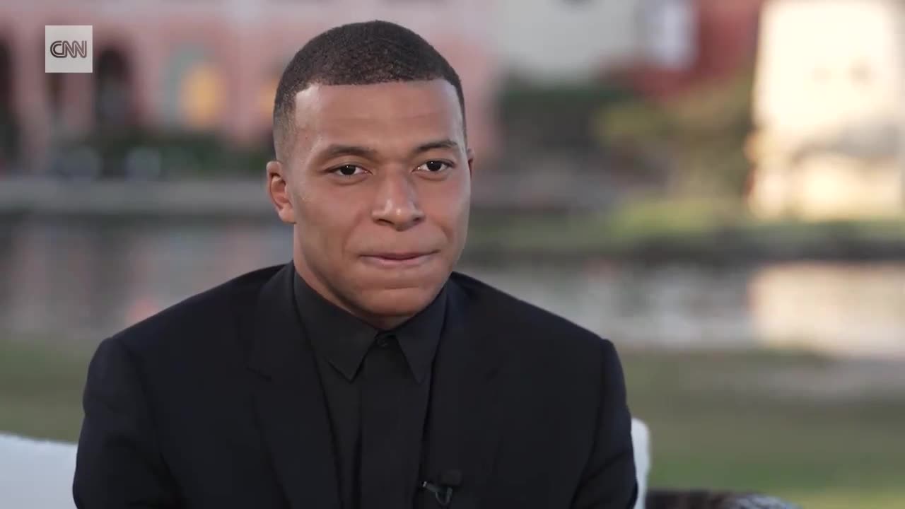 Des internautes anglais ont réagi à l'interview de Kylian Mbappé. 😭