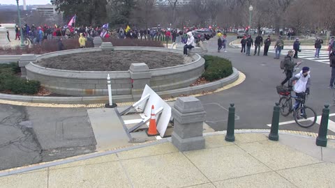 7214USCG00SenatePlazaOutbound_2021-01-06_14h20min00s673ms.mp4