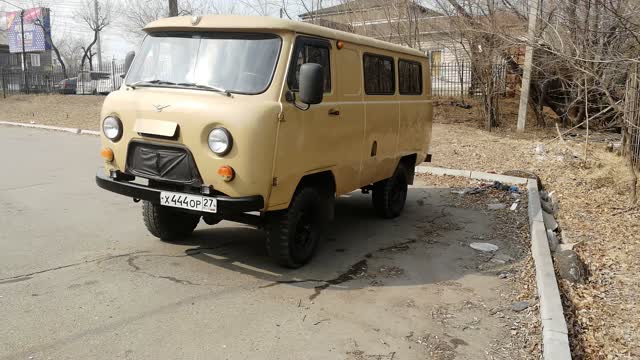 SUV 4x4 UAZ "Loaf"