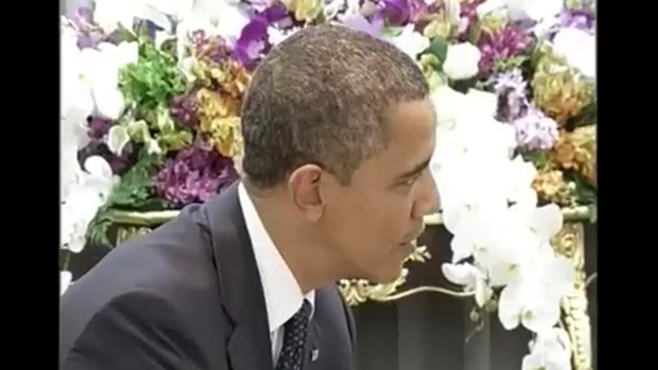 Barry Soetoro alias Barack Obama Visits his father in Thailand
