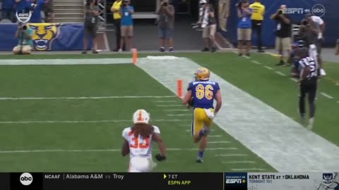 Pitt TE Gavin Bartholomew INSANE Hurdle TD vs Tennessee | 2022 College Football