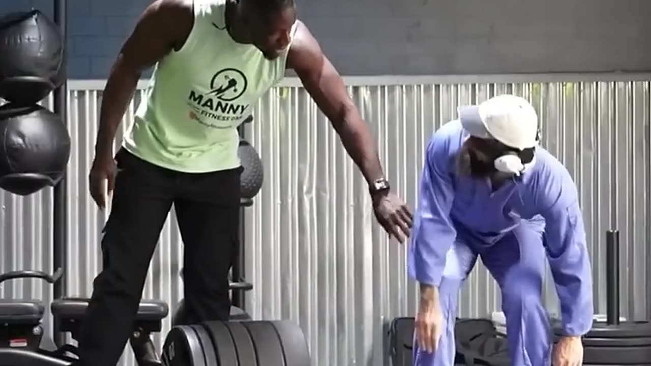 BEST REACTIONS Of ANATO. ELITE Powerlifter ANATOLY Pretends to be CLEANER in gym