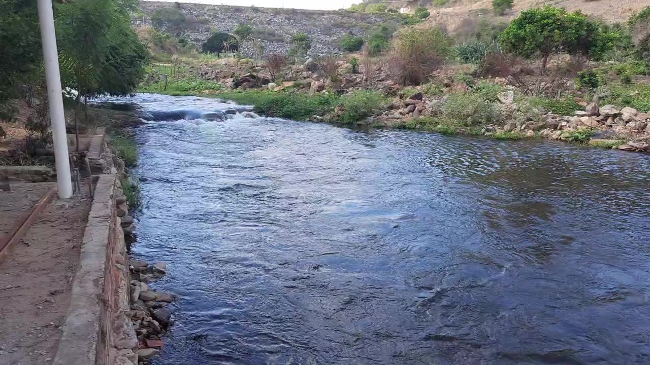 RIO PIRANHAS EM CAJAZEIRAS ESTADO DA PARAÍBA PASSANDO A TRANSPOSIÇÃO