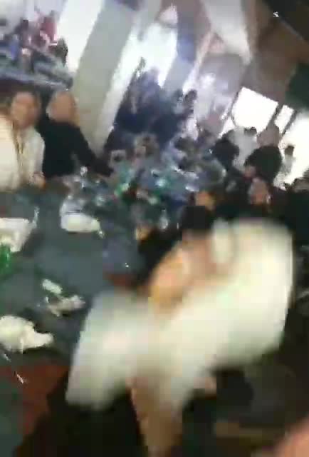 A restaurant in Naples disobeys vaxx slavery passports and let’s anyone dine inside.