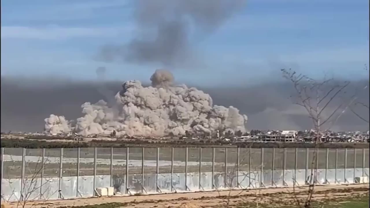 Massive Sprengung durch die IDF am Rande von Shejaiya im Gazastreifen