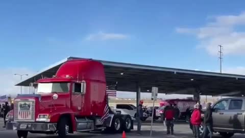 Trucks are lining up in California to get prepared for the Freedom Convoy...