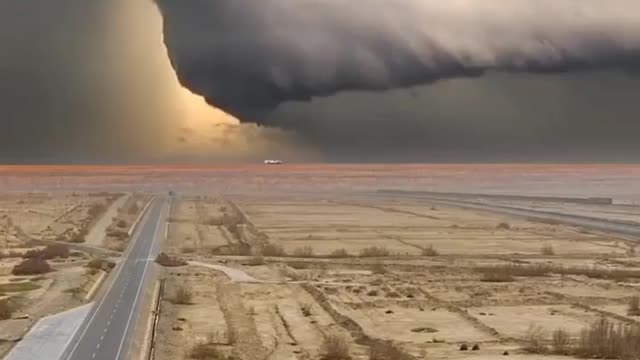 Crazy video of a supercell in the USA.