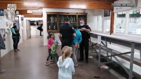 Canada, A Mother Is Arrested in Front of Her Crying Children for Not Showing "Proof of Vaccination"