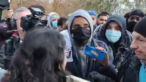 Razz Matazz Hatun heated! Speakers Corner