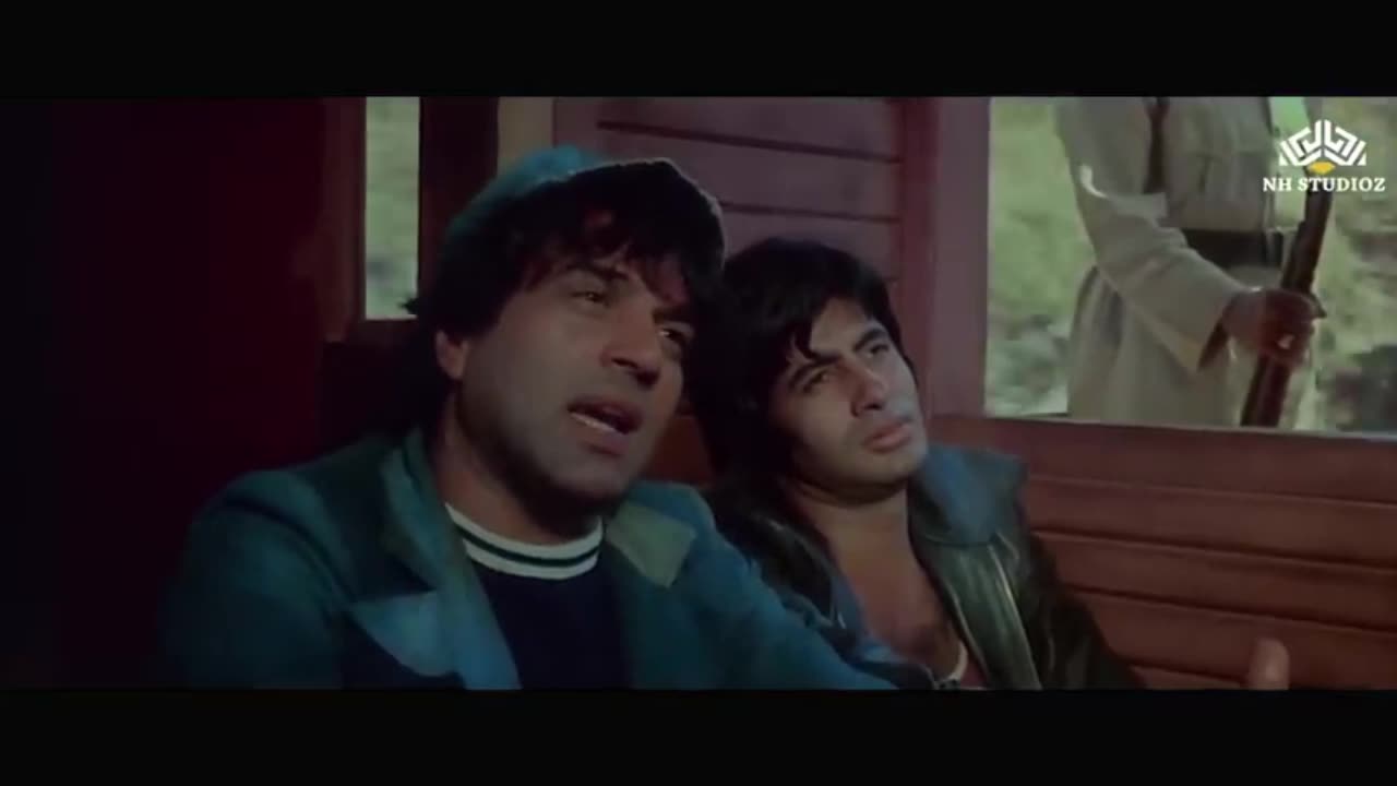 ๐ค ๐ฌHeroic Clash on the Tracks: Sholay's Unforgettable Train Fight ๐๐