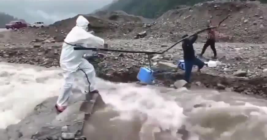 Amazing : Nepal Health workers supplying COVID vaccine during floods in remote areas