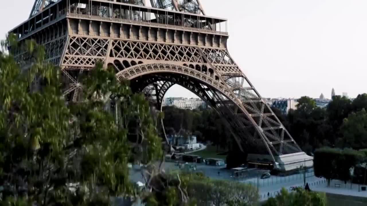 Drone sightseeing in Paris