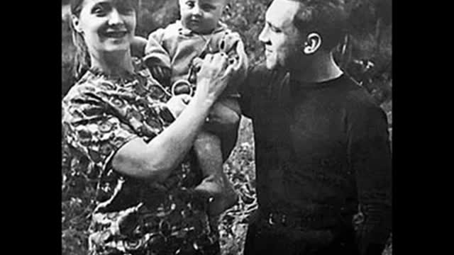 Высоцкий: "Ты сидишь одиноко и смотришь..". (R).