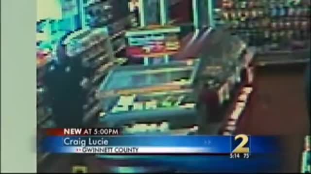 Thief Demanded Money From Cashier But Didn't Notice Police Standing Behind Him!