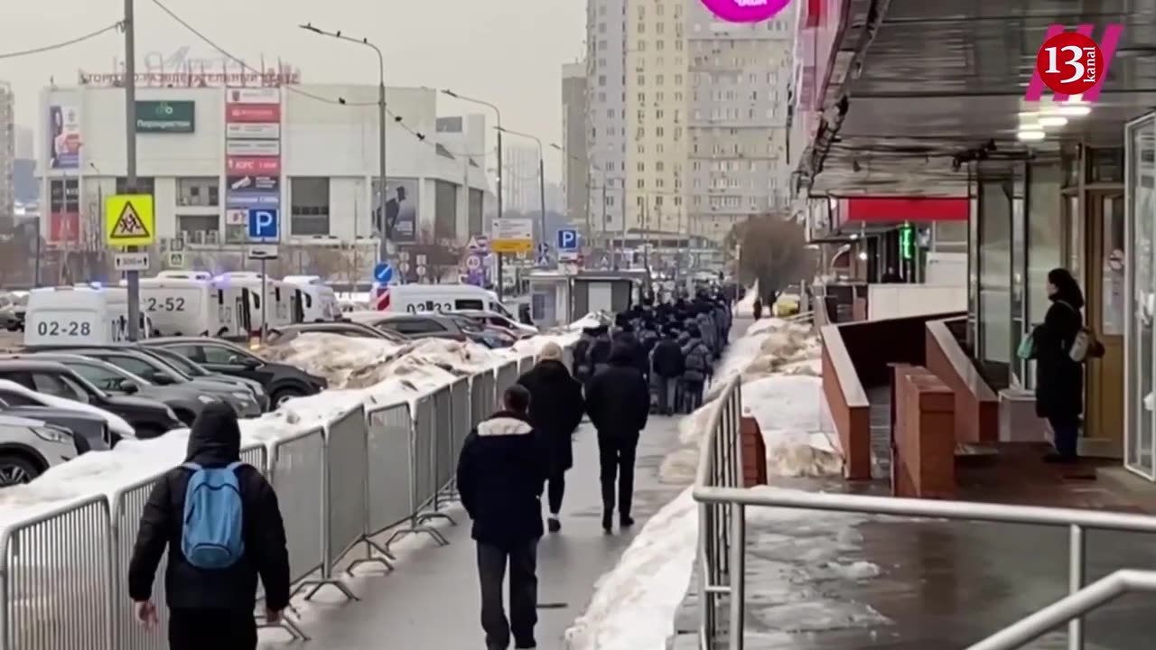 Image of preparation for Navalny's funeral - hundreds of police were involved, barricades set up