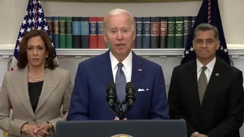 Biden attempts to read teleprompter, fails. (Short)