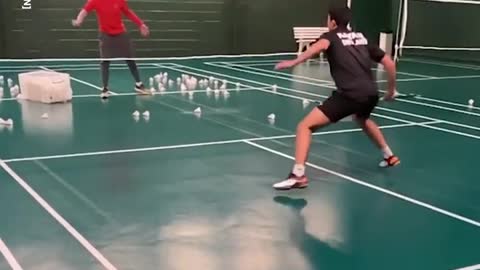 These lads are taking over the internet with their unbelievable badminton skills 🏸😱