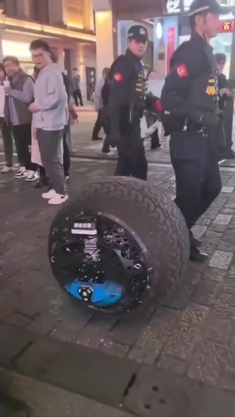 China has unveiled a spheric police robot capable of pursuing criminals