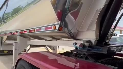 Can you believe she's a scrap car? Unbelievable # American truck driver