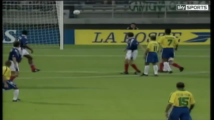 Brazil's Roberto Carlos Spectacular Free Kick in Football History