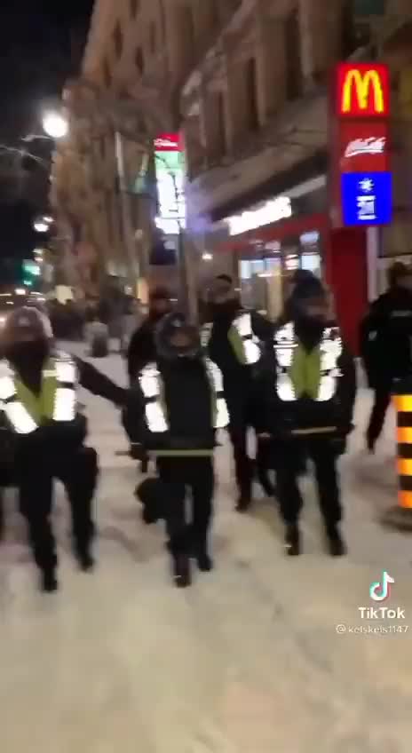 COPS BACKING UP - Freedom Fighters Marching Towards the Gestapo