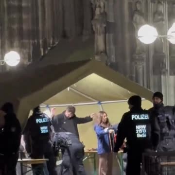 Procedure to enter Cologne Cathedral for the Christmas midnight mass.