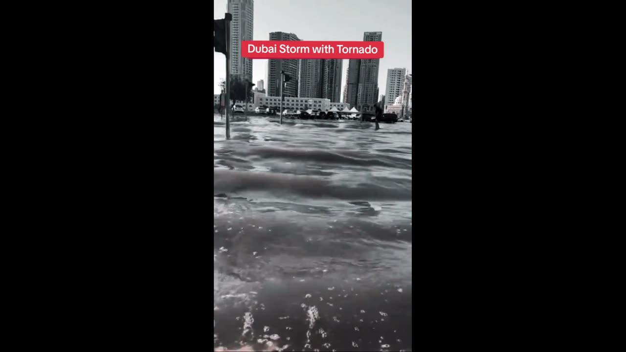Dubai chìm trong biển nước