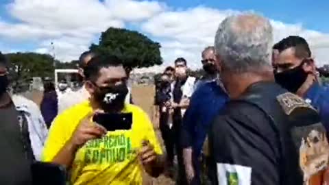 Bolsonaro da negativo a coronavirus y da un paseo para celebrar