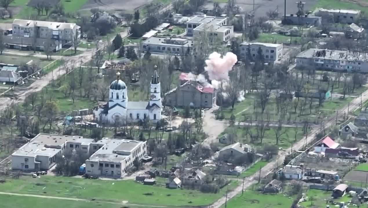 Footage of a Ukrainian Artillery Strike on a Russian BMP