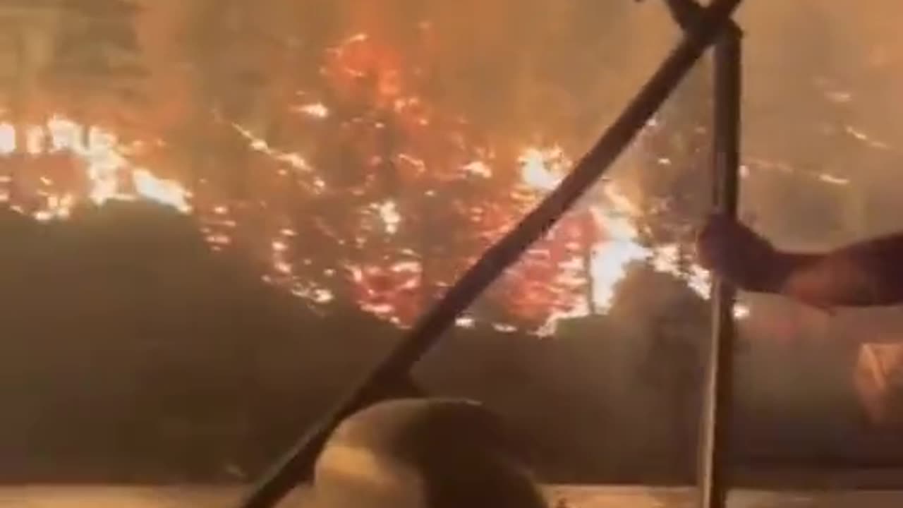 More footage from #Kelowna BC🔥🤯as entire hills are on fire