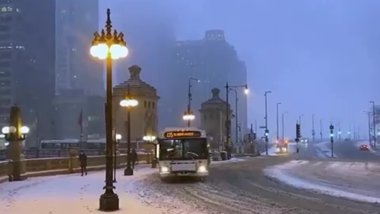 Chicago: This Is When snow Falls