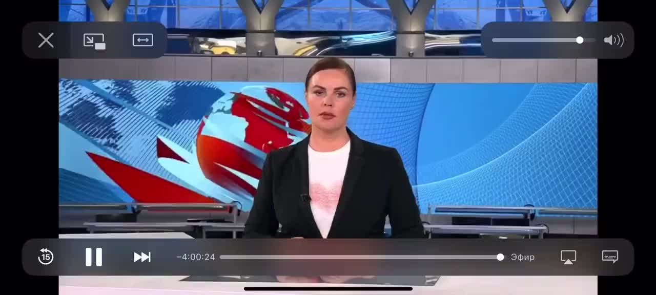 Russian TV producer risks her life & freedom to Fight for Peace during Live broadcast!