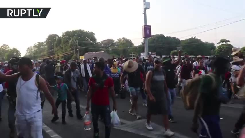 Central American migrants continue to march through Mexico