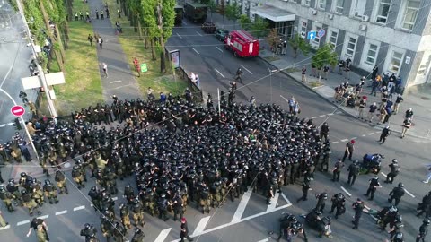 Побиття людей, які протестували проти гей-параду у Києві (коптер)