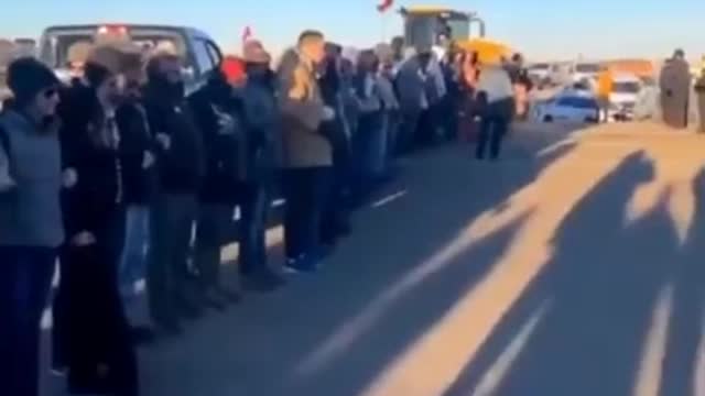 Canada-Freedom Truck Convoy Protest;this what happened Police Came to Arrest Protesters