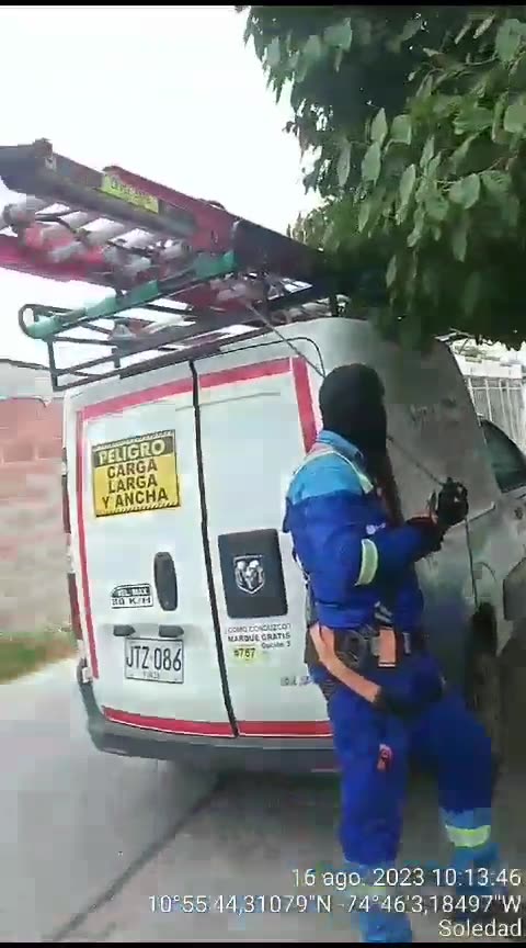 Dispara ante operarios