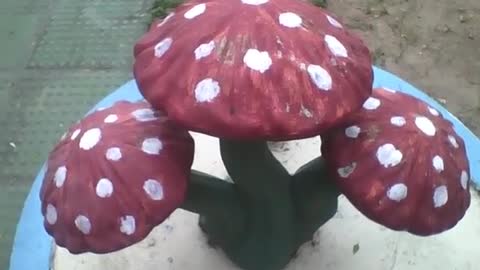 3 cogumelos vermelhos com pintas brancas, é feito de pedra, trabalho de arte! [Nature & Animals]