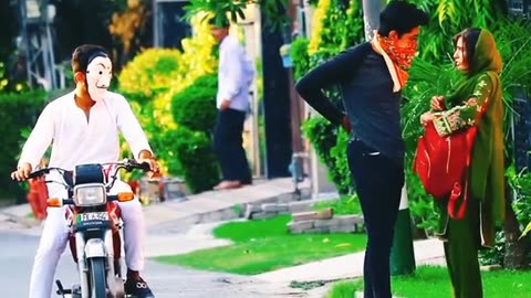 CUTE UNIVERSITY GIRL PRANK VEDIO #MEME#FUNNY #SHORT