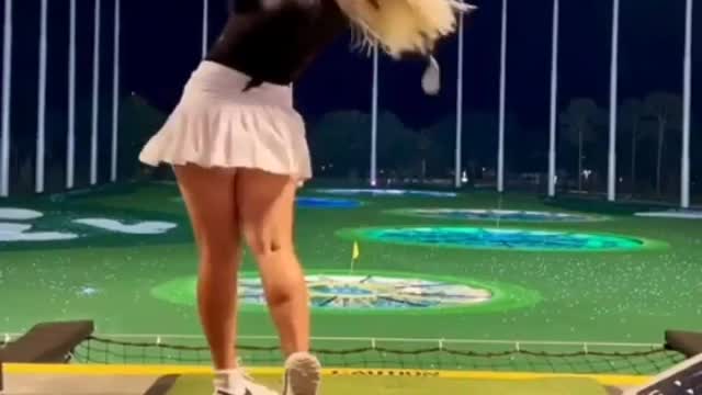 Queen@ golf shot