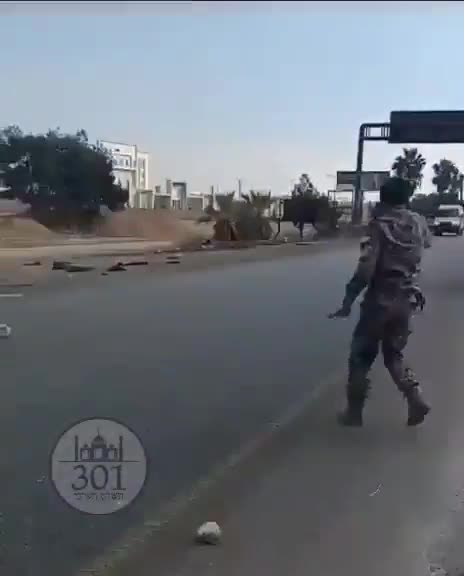 Syrians Slinging Chunks of Concrete at Russian Convoy Moving Towards Tartus