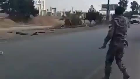 Syrians Slinging Chunks of Concrete at Russian Convoy Moving Towards Tartus